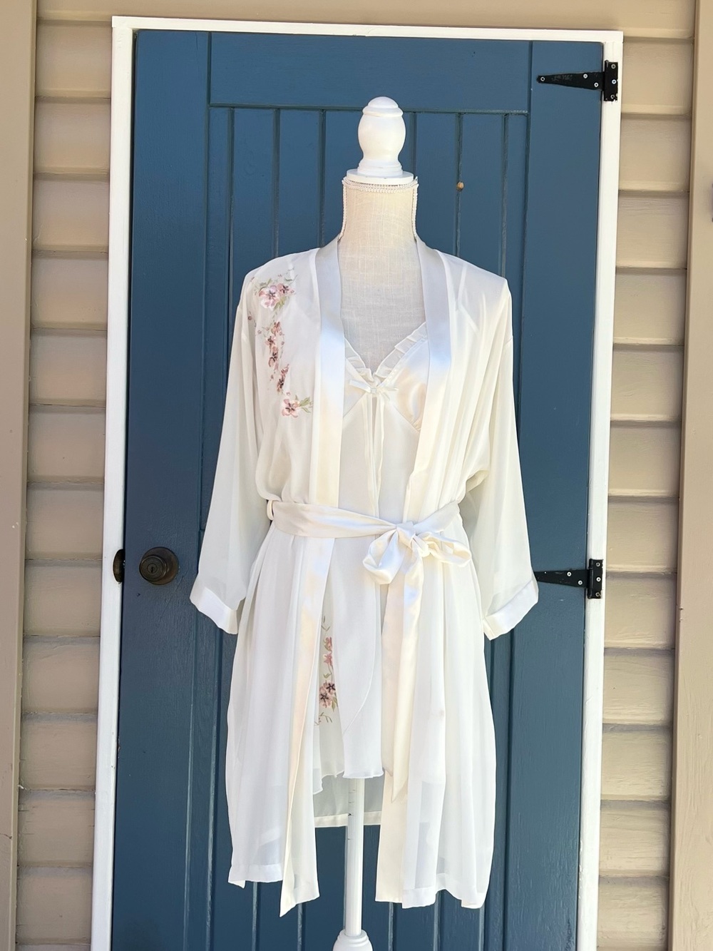 Vintage California Dynasty floral embroidery robe and nightgown slip set Size L
